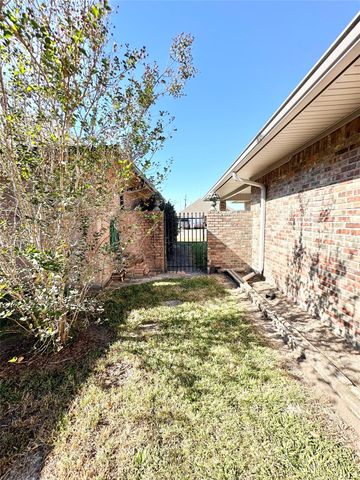 2517 Thunderbird Drive, Orange, TX 77630