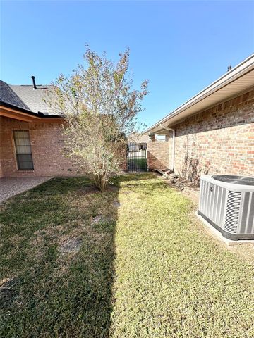 2517 Thunderbird Drive, Orange, TX 77630
