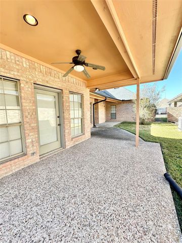 2517 Thunderbird Drive, Orange, TX 77630