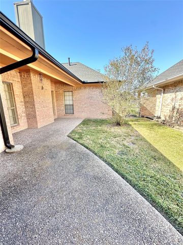 2517 Thunderbird Drive, Orange, TX 77630