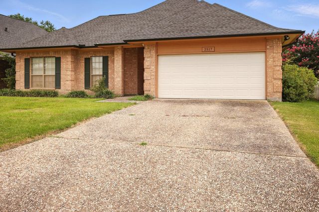 2517 Thunderbird Drive, Orange, TX 77630