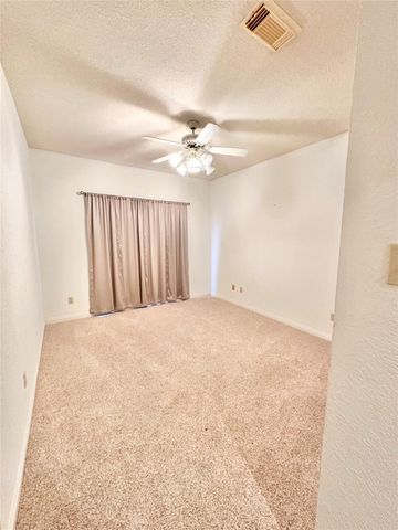 2517 Thunderbird Drive, Orange, TX 77630