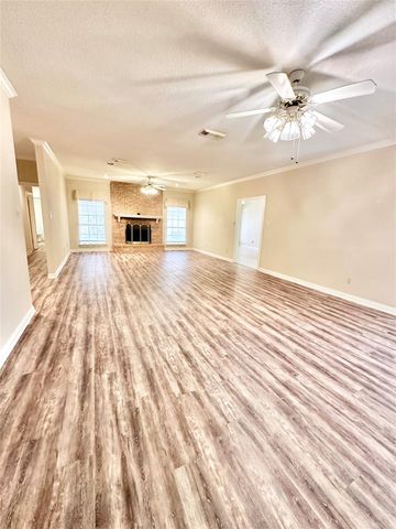 2517 Thunderbird Drive, Orange, TX 77630