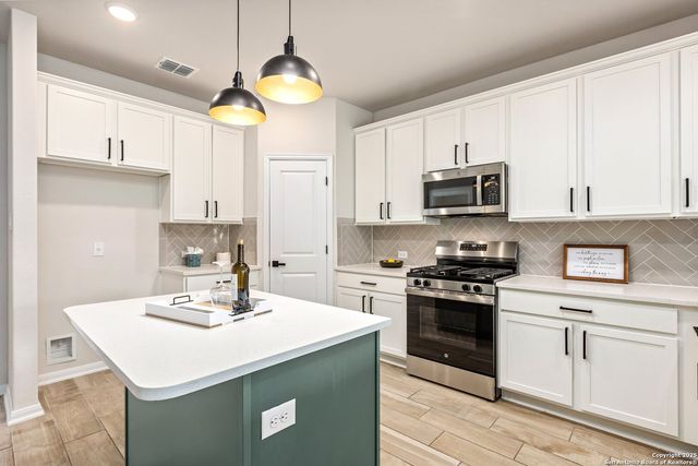 1707 Lawnside Rd, San Antonio, TX 78245