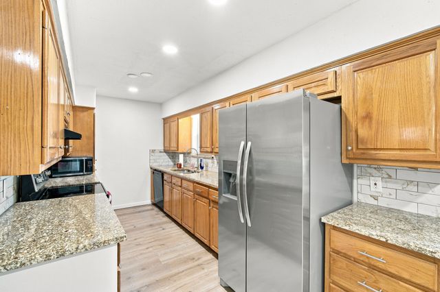 702 Phillips Drive, Ennis, TX 75119