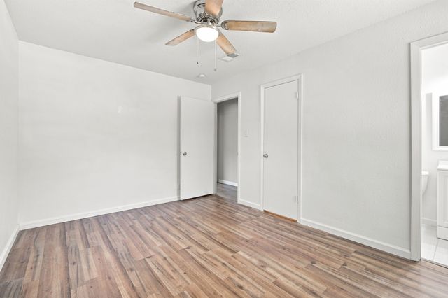 702 Phillips Drive, Ennis, TX 75119