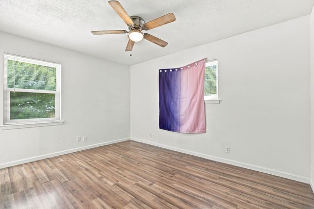 702 Phillips Drive, Ennis, TX 75119