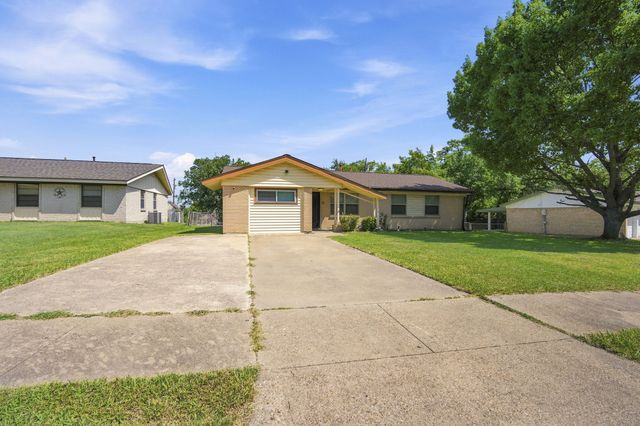 702 Phillips Drive, Ennis, TX 75119