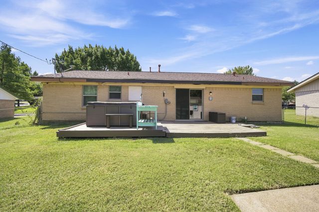 702 Phillips Drive, Ennis, TX 75119