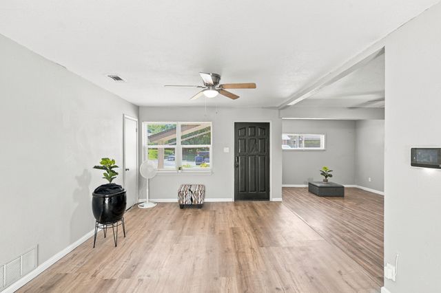 702 Phillips Drive, Ennis, TX 75119