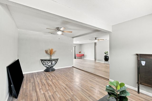 702 Phillips Drive, Ennis, TX 75119