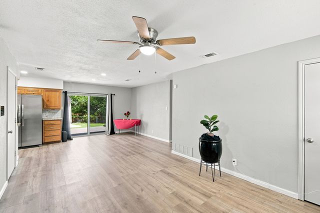 702 Phillips Drive, Ennis, TX 75119
