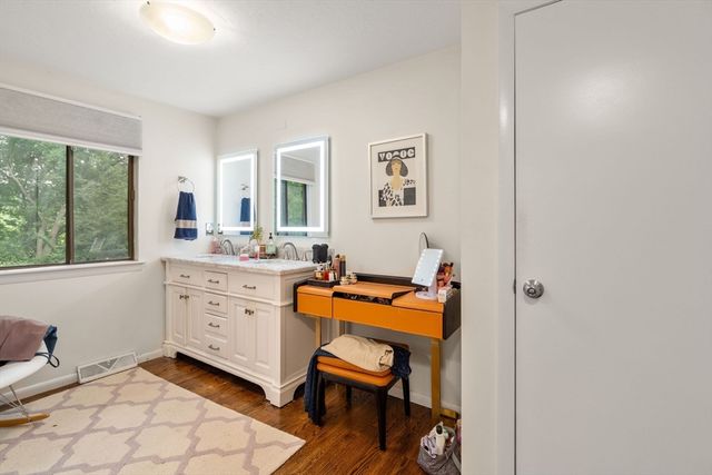 34 Parker Rd, Framingham, MA 01702