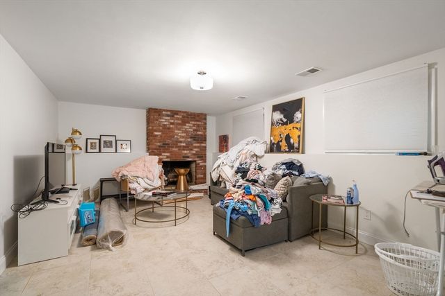 34 Parker Rd, Framingham, MA 01702