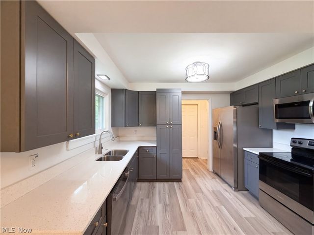 36700 Lakeland Drive, Avon, OH 44011
