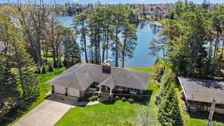 1085 Abseguami Trail, Orion Charter Township, MI 48362