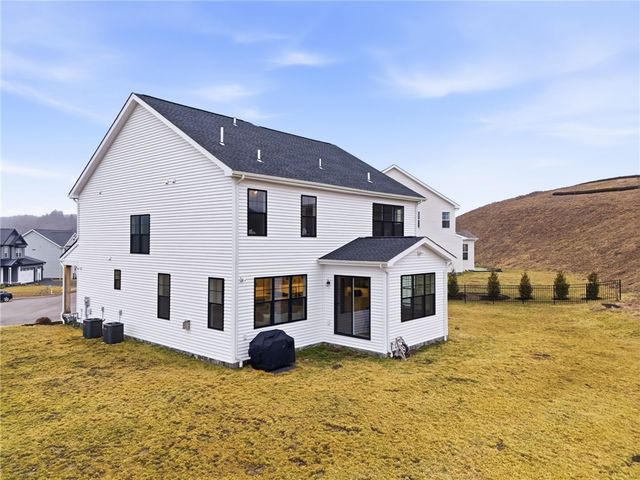 2041 Field Stone Drive, South Fayette, PA 15057