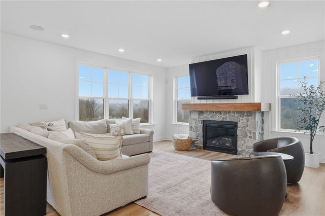 2041 Field Stone Drive, South Fayette, PA 15057