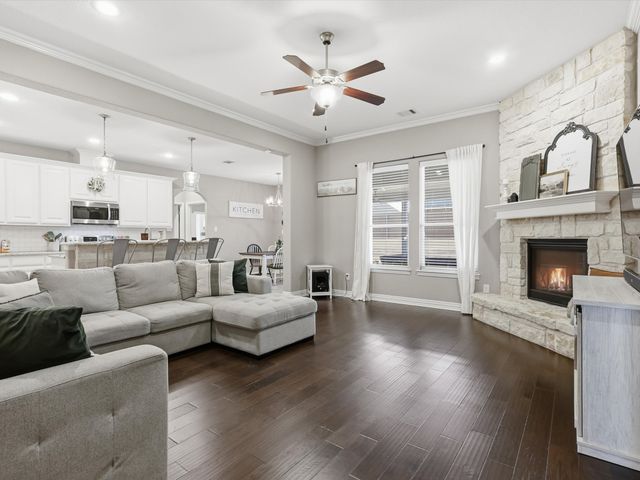 810 Chestnut Grove Drive, Cleburne, TX 76033