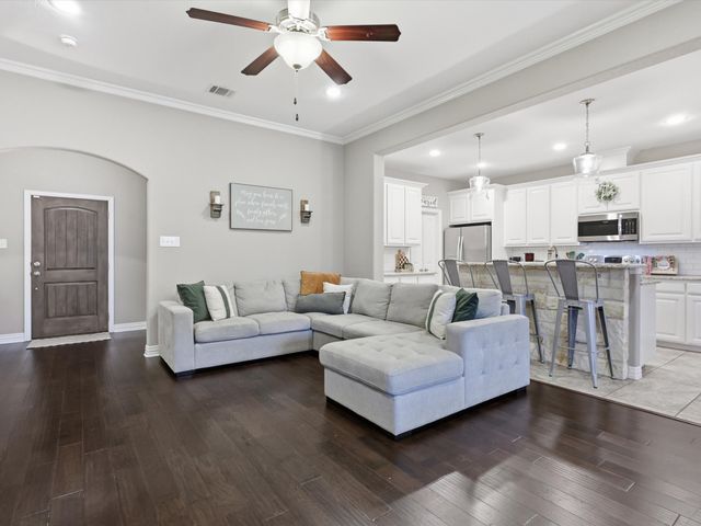 810 Chestnut Grove Drive, Cleburne, TX 76033