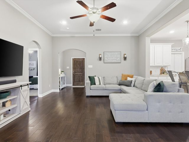 810 Chestnut Grove Drive, Cleburne, TX 76033