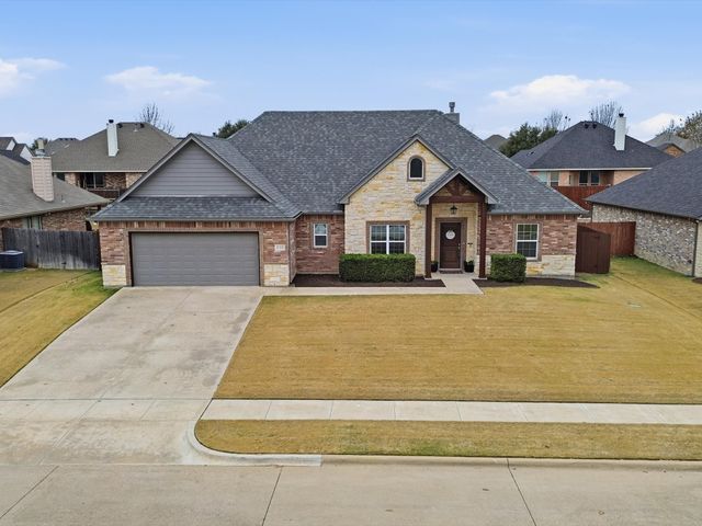 810 Chestnut Grove Drive, Cleburne, TX 76033