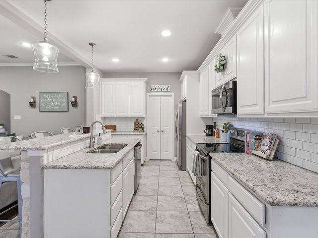 810 Chestnut Grove Drive, Cleburne, TX 76033