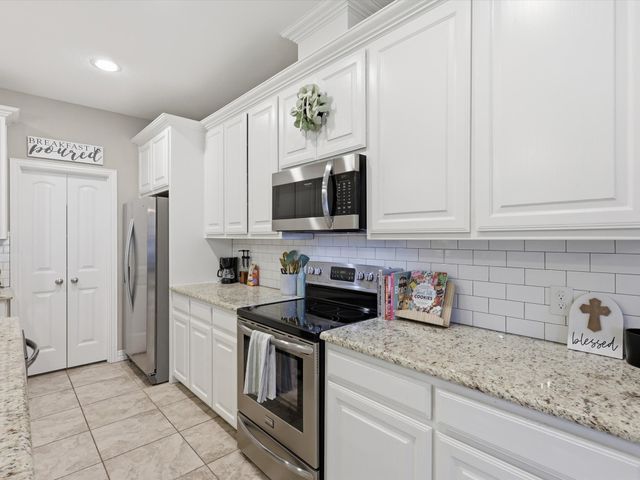 810 Chestnut Grove Drive, Cleburne, TX 76033