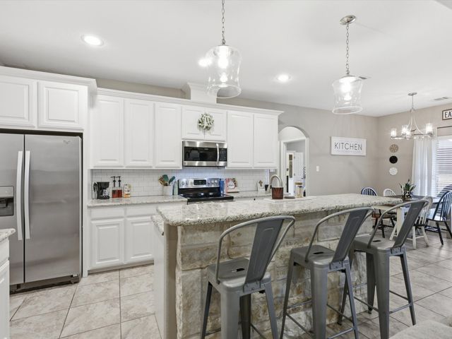 810 Chestnut Grove Drive, Cleburne, TX 76033