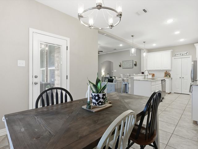 810 Chestnut Grove Drive, Cleburne, TX 76033