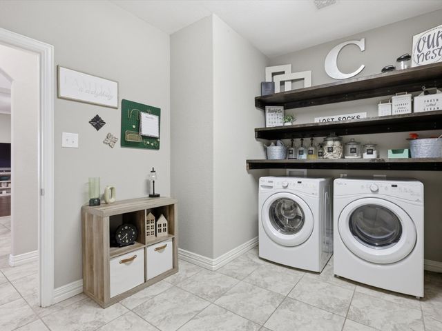 810 Chestnut Grove Drive, Cleburne, TX 76033