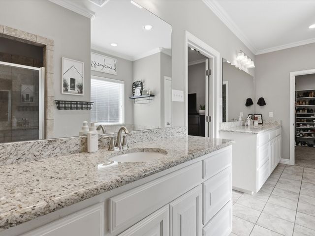 810 Chestnut Grove Drive, Cleburne, TX 76033