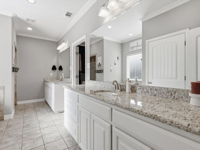 810 Chestnut Grove Drive, Cleburne, TX 76033