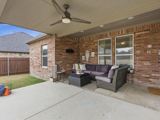 810 Chestnut Grove Drive, Cleburne, TX 76033