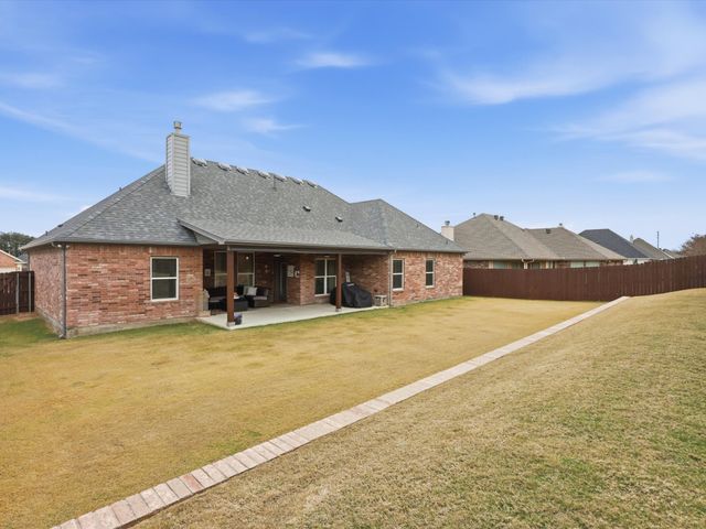 810 Chestnut Grove Drive, Cleburne, TX 76033