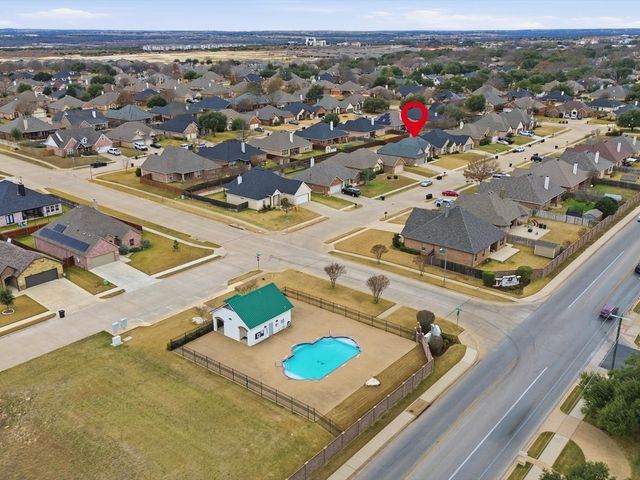 810 Chestnut Grove Drive, Cleburne, TX 76033
