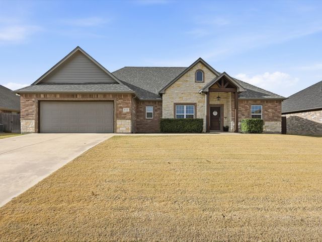 810 Chestnut Grove Drive, Cleburne, TX 76033