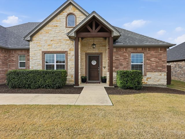 810 Chestnut Grove Drive, Cleburne, TX 76033