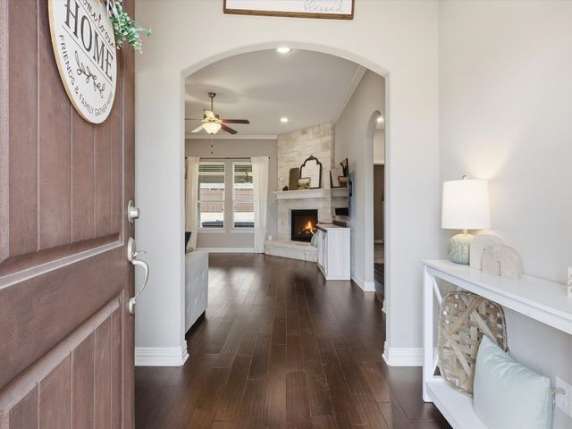 810 Chestnut Grove Drive, Cleburne, TX 76033