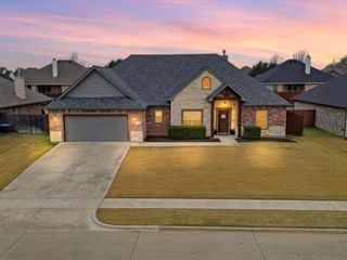 810 Chestnut Grove Drive, Cleburne, TX 76033