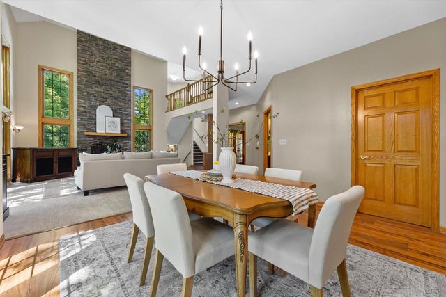 W246S6355 Clearview LANE, Waukesha, WI 53189