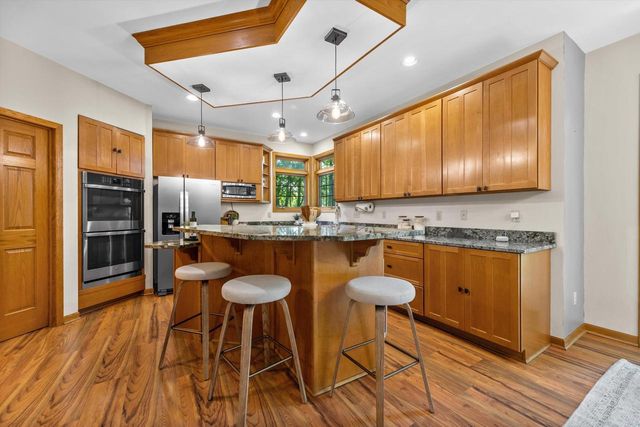 W246S6355 Clearview LANE, Waukesha, WI 53189
