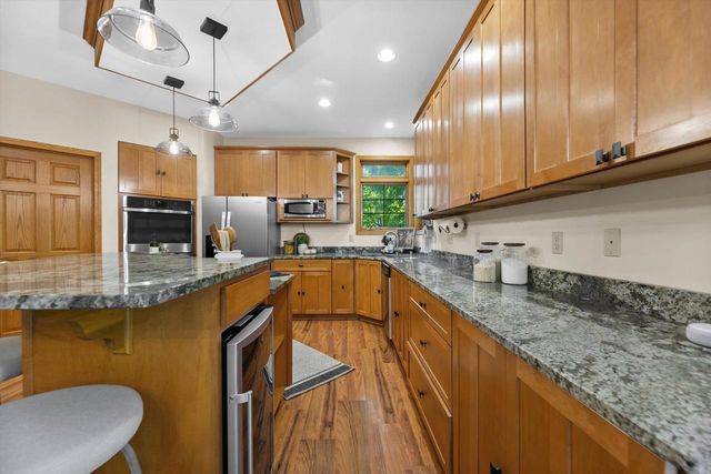 W246S6355 Clearview LANE, Waukesha, WI 53189
