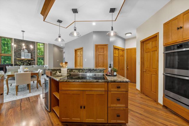 W246S6355 Clearview LANE, Waukesha, WI 53189