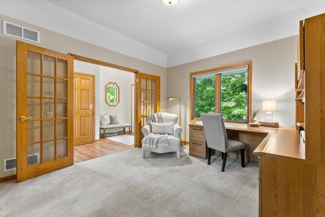 W246S6355 Clearview LANE, Waukesha, WI 53189