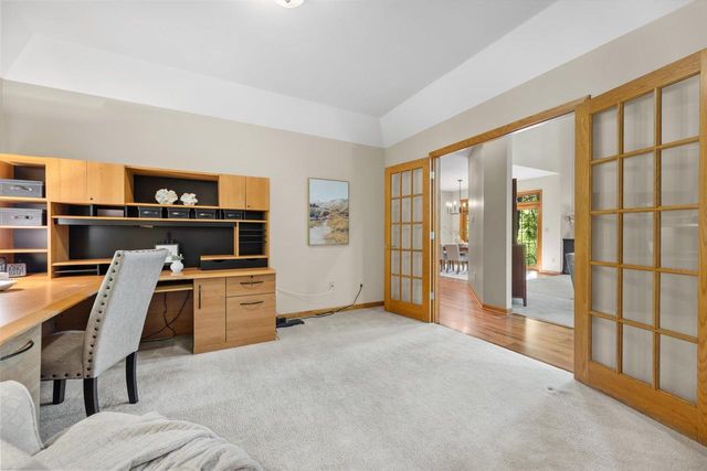 W246S6355 Clearview LANE, Waukesha, WI 53189