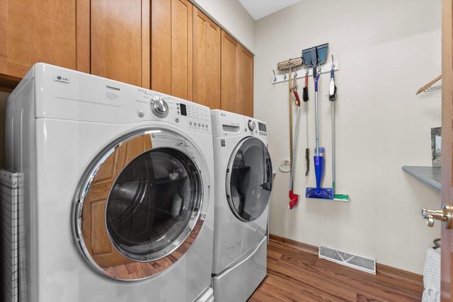 W246S6355 Clearview LANE, Waukesha, WI 53189