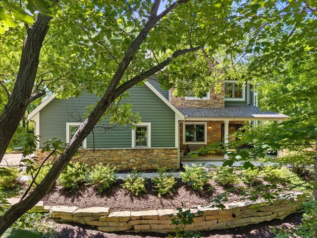 W246S6355 Clearview LANE, Waukesha, WI 53189
