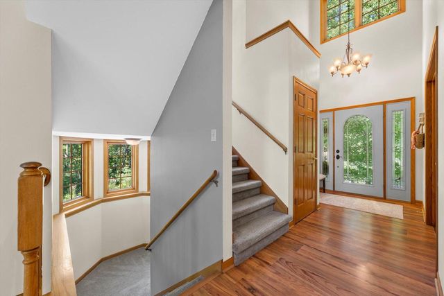 W246S6355 Clearview LANE, Waukesha, WI 53189