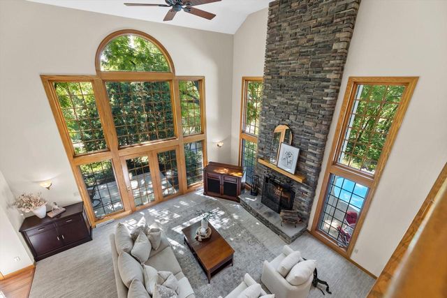W246S6355 Clearview LANE, Waukesha, WI 53189
